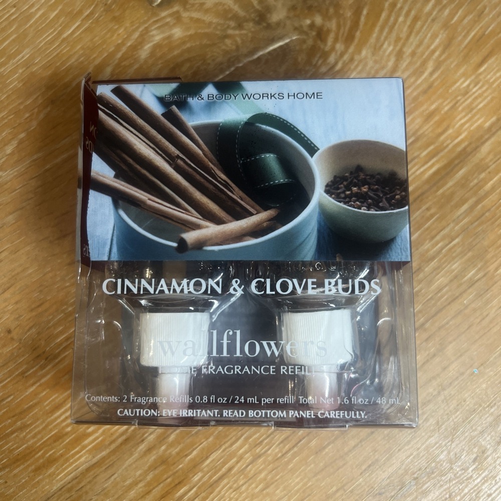 Bath & Body Works Cinnamon & Clove Buds Wallflowers Refills 0.8 fl oz 2 pack NEW